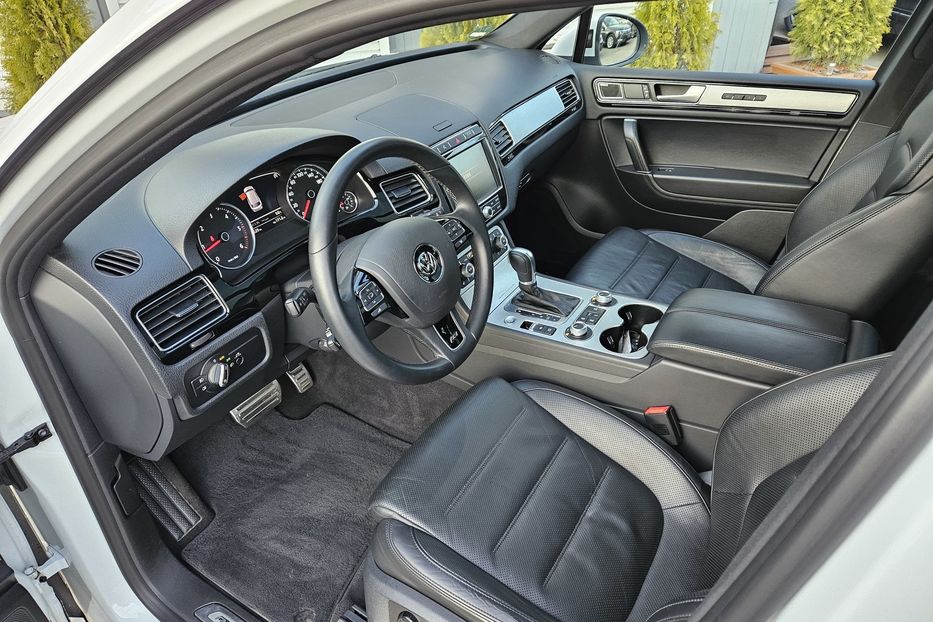 Продам Volkswagen Touareg R-Line 2015 года в Киеве