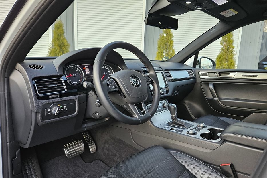 Продам Volkswagen Touareg R-Line 2015 года в Киеве