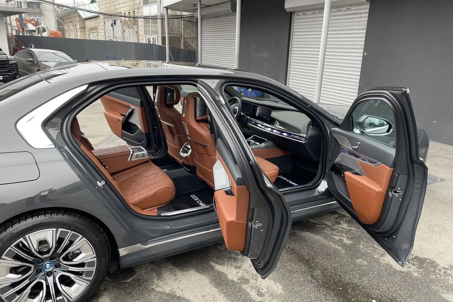 Продам BMW 760 i7 2023 года в Киеве