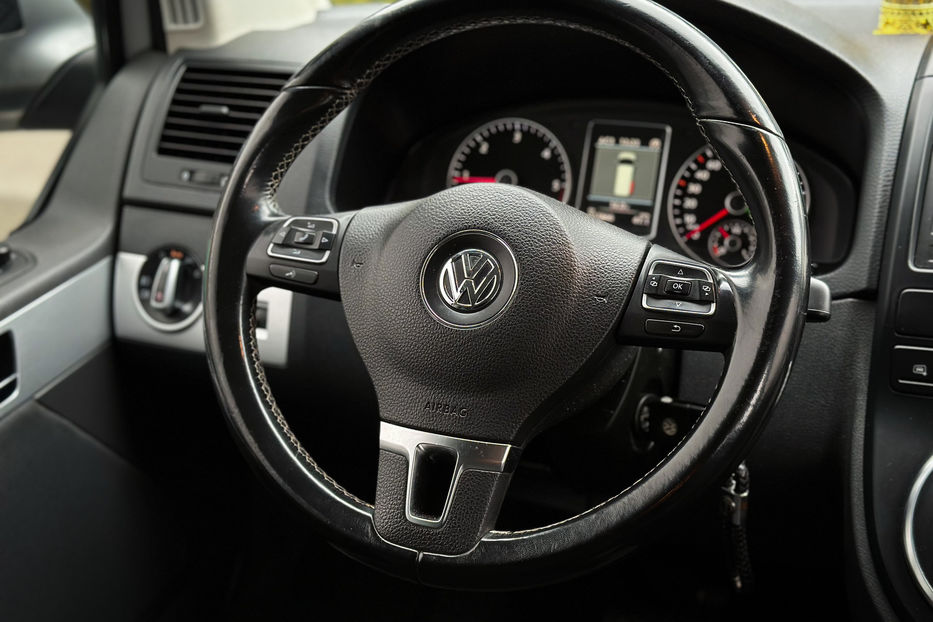 Продам Volkswagen Multivan T5 • 2.0 TDI Нighline 2014 года в Черновцах