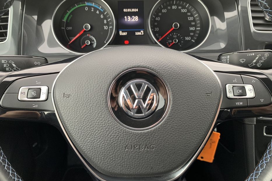 Продам Volkswagen e-Golf 35.8 kWh/136 к.с. 2020 года в Львове