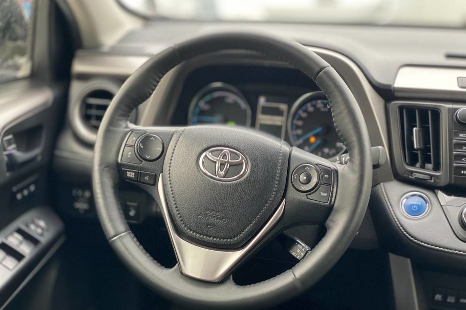 Продам Toyota Rav 4 2016 года в Луцке