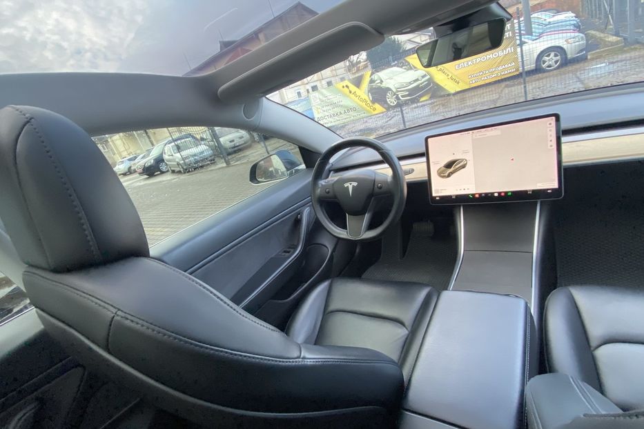 Продам Tesla Model 3 2018 года в Луцке