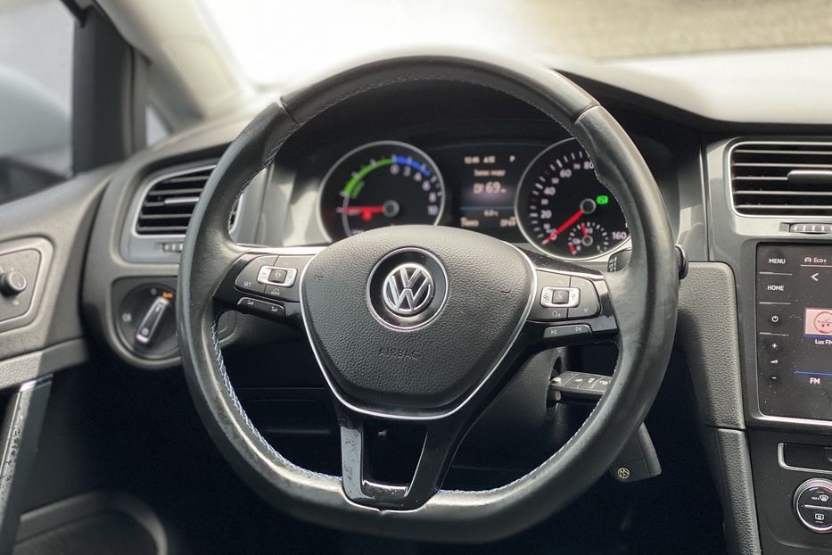 Продам Volkswagen e-Golf 2017 года в Луцке
