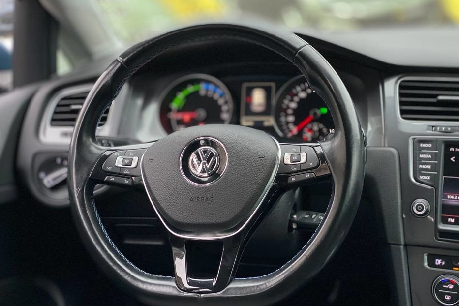 Продам Volkswagen e-Golf 2015 года в Луцке