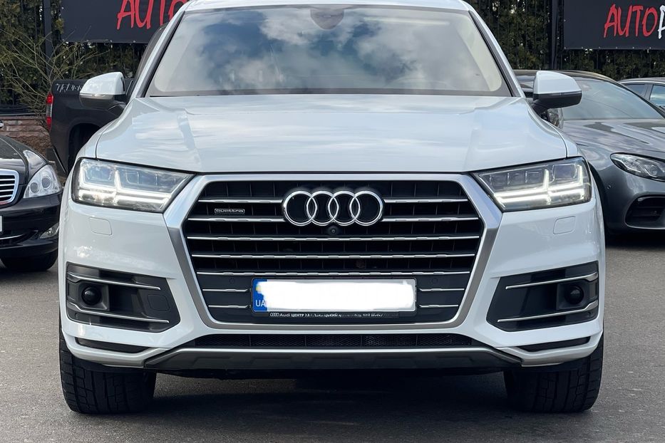 Продам Audi Q7 S-LINE  2017 года в Киеве