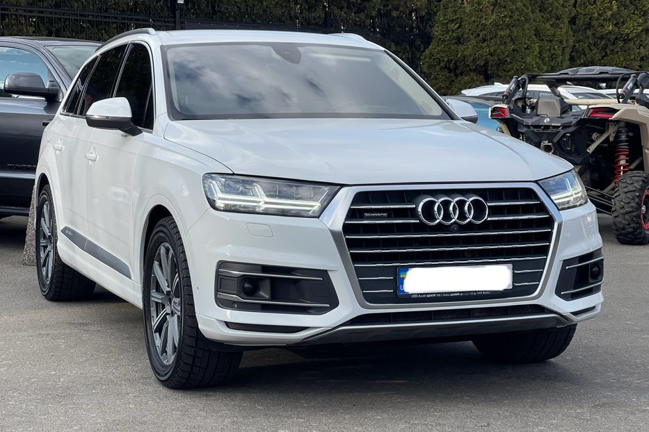 Продам Audi Q7 S-LINE  2017 года в Киеве