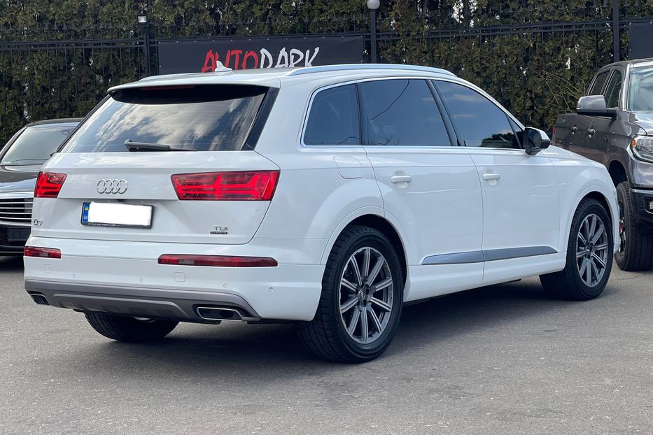 Продам Audi Q7 S-LINE  2017 года в Киеве