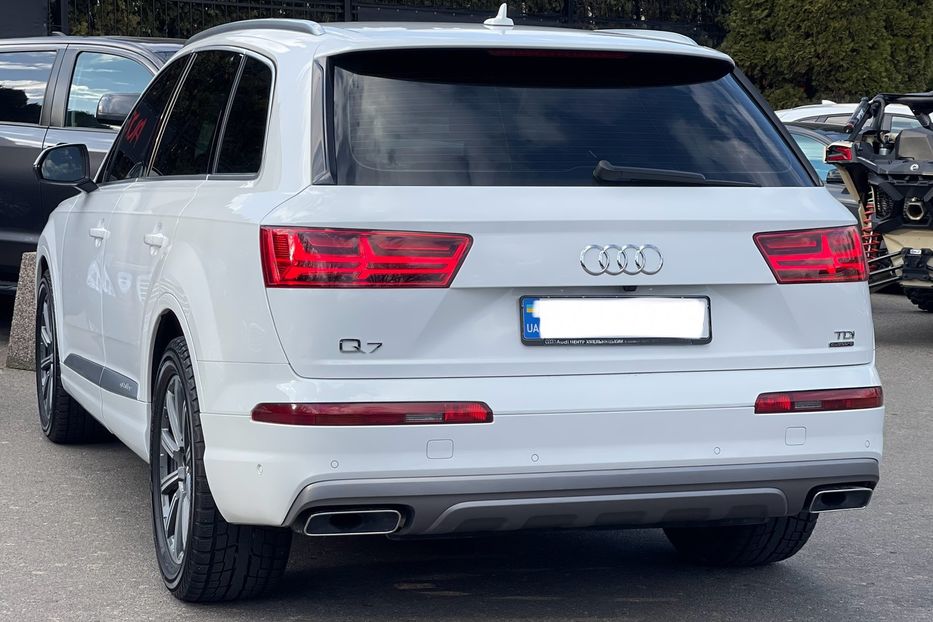 Продам Audi Q7 S-LINE  2017 года в Киеве