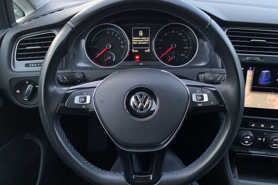 Продам Volkswagen e-Golf Безключовий доступ,Камера 2020 года в Львове