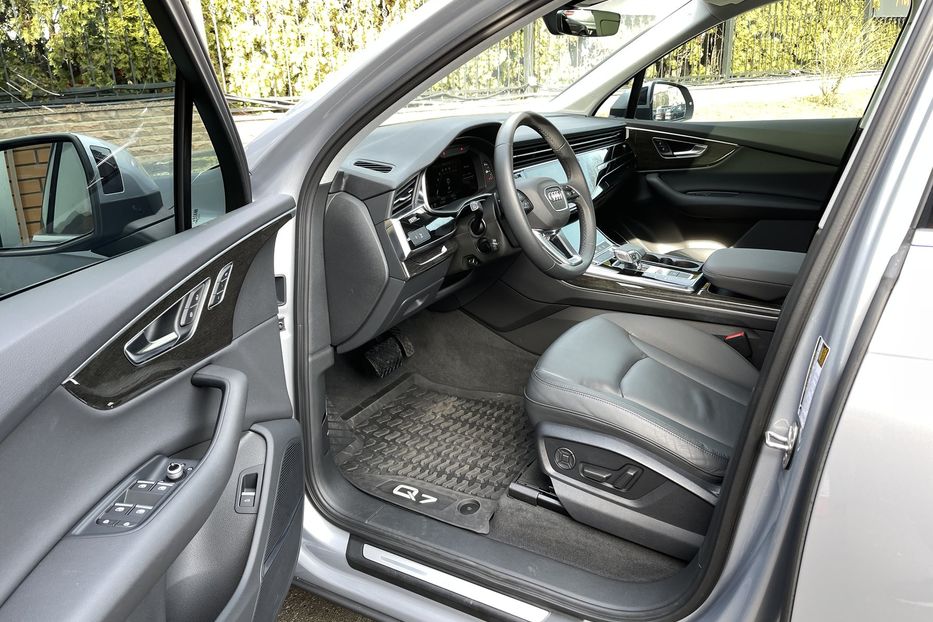 Продам Audi Q7 55 TFSI USA 2022 года в Киеве