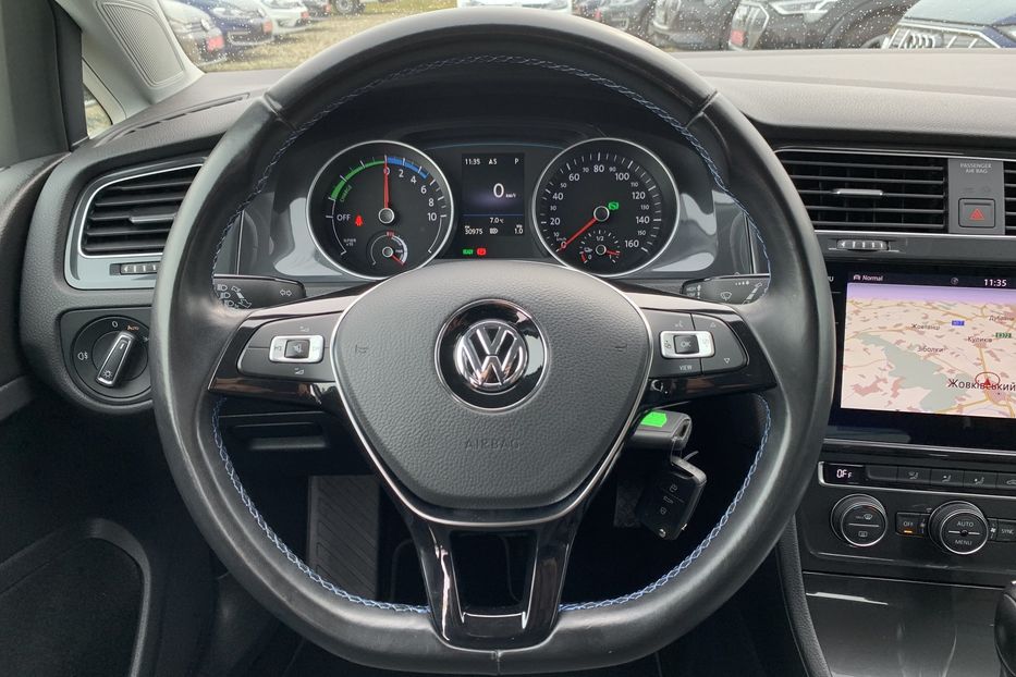 Продам Volkswagen e-Golf 35.8 kWh 100 кВт/136 к.с. 2020 года в Львове