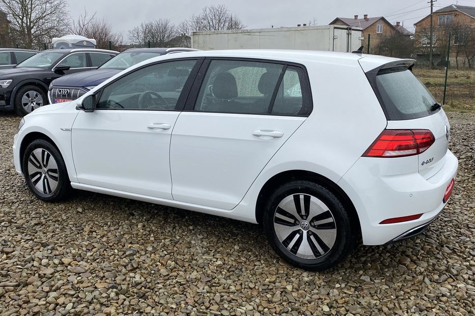 Продам Volkswagen e-Golf 35.8 kWh 100 кВт/136 к.с. 2020 года в Львове