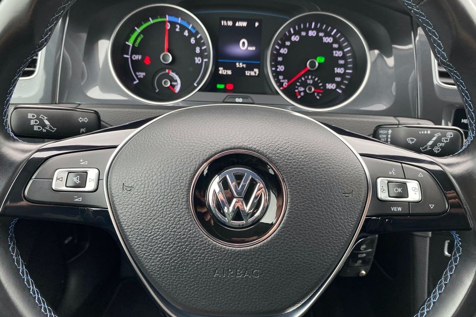 Продам Volkswagen e-Golf 35.8 kWh 100 кВт/136 к.с. 2020 года в Львове