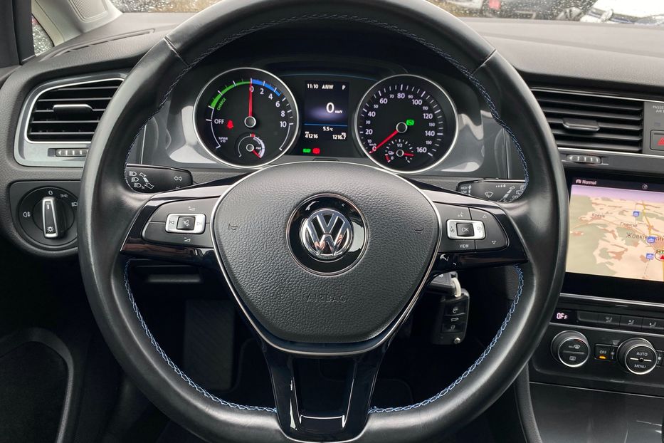 Продам Volkswagen e-Golf 35.8 kWh 100 кВт/136 к.с. 2020 года в Львове