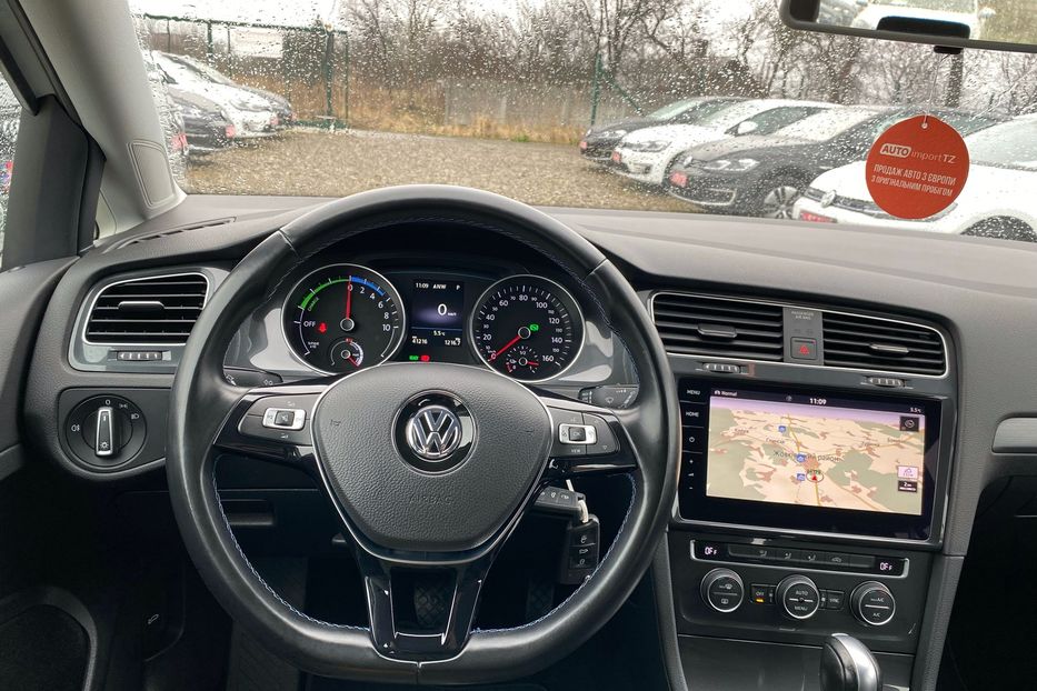 Продам Volkswagen e-Golf 35.8 kWh 100 кВт/136 к.с. 2020 года в Львове