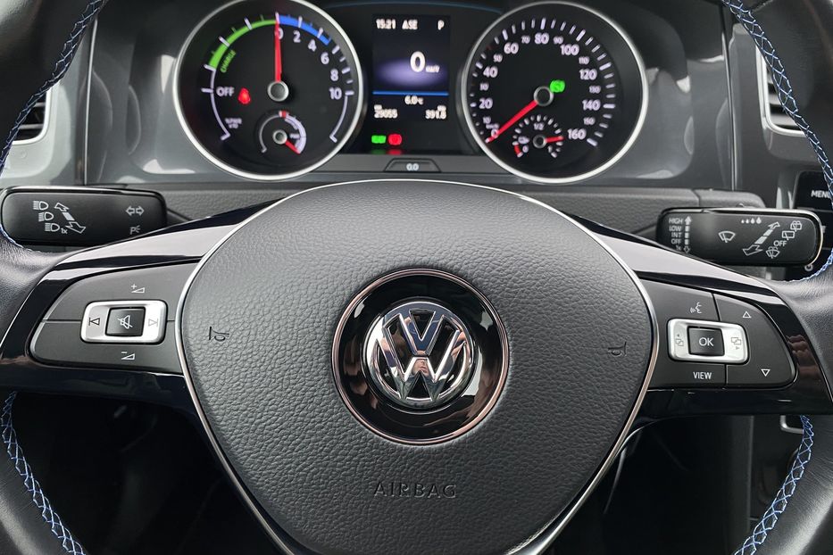 Продам Volkswagen e-Golf 35.8 kWh 100 кВт/136 к.с 2020 года в Львове