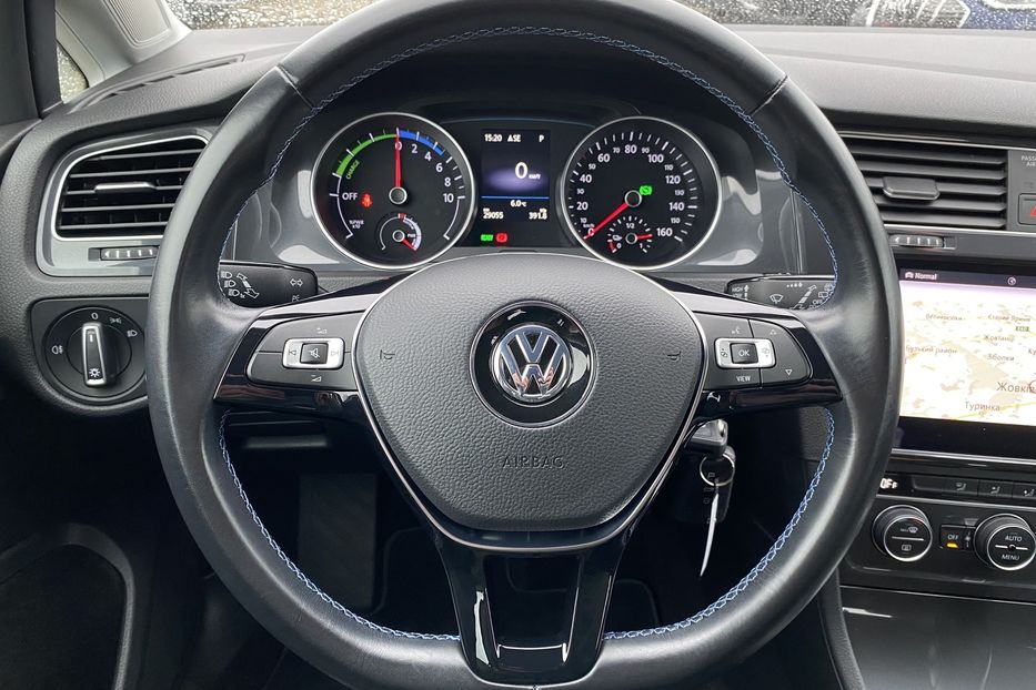 Продам Volkswagen e-Golf 35.8 kWh 100 кВт/136 к.с 2020 года в Львове