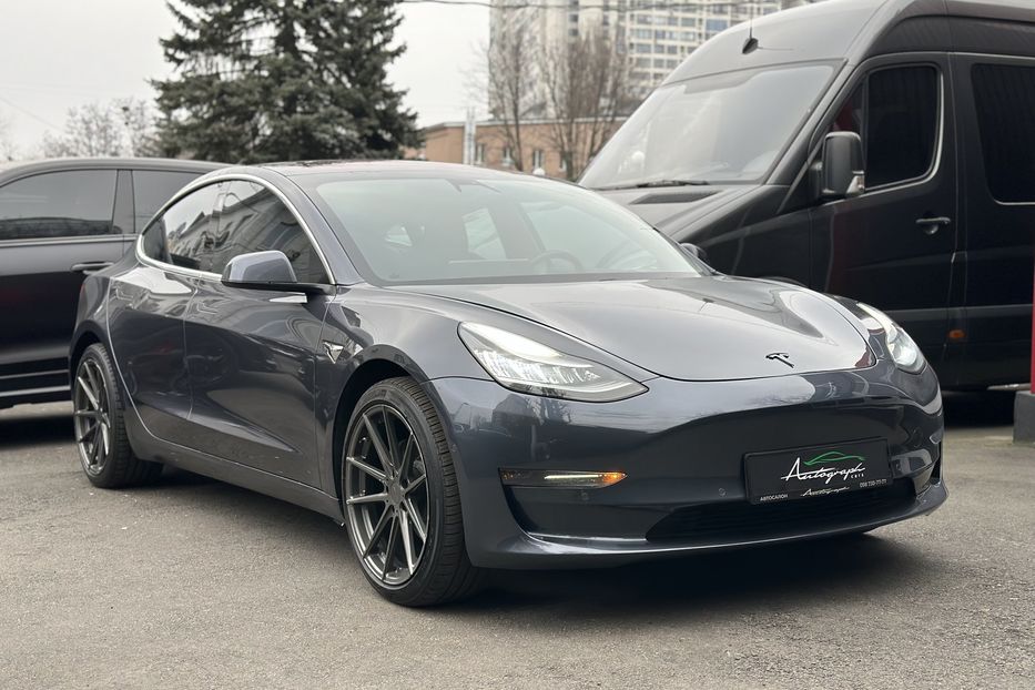 Продам Tesla Model 3 Dual Motor Long Range 2018 года в Киеве