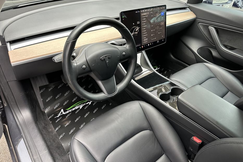 Продам Tesla Model 3 Dual Motor Long Range 2018 года в Киеве