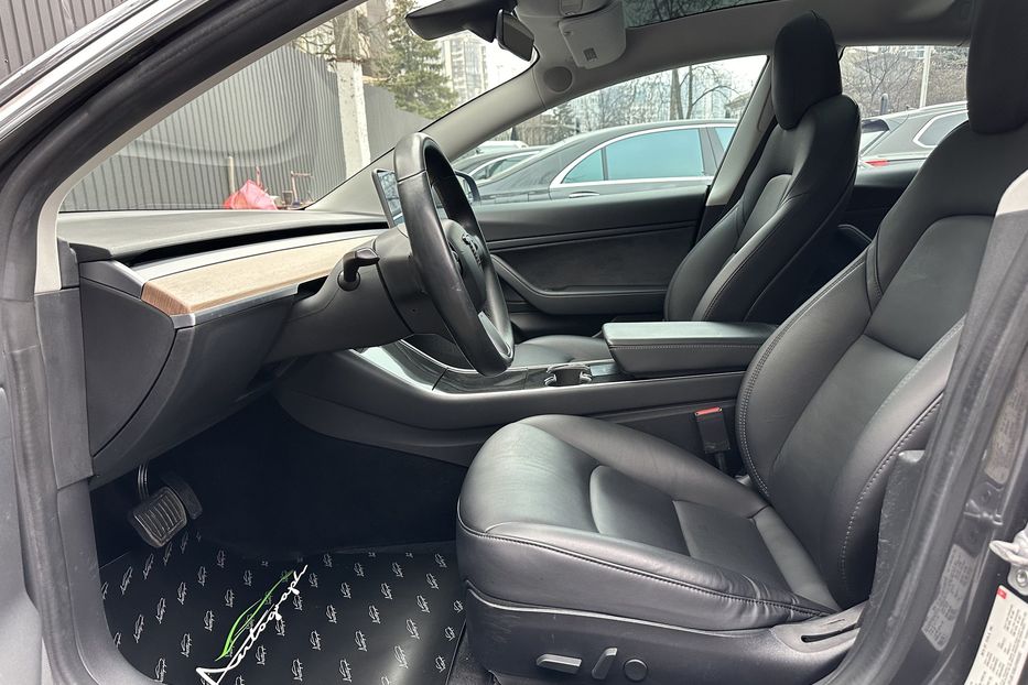 Продам Tesla Model 3 Dual Motor Long Range 2018 года в Киеве