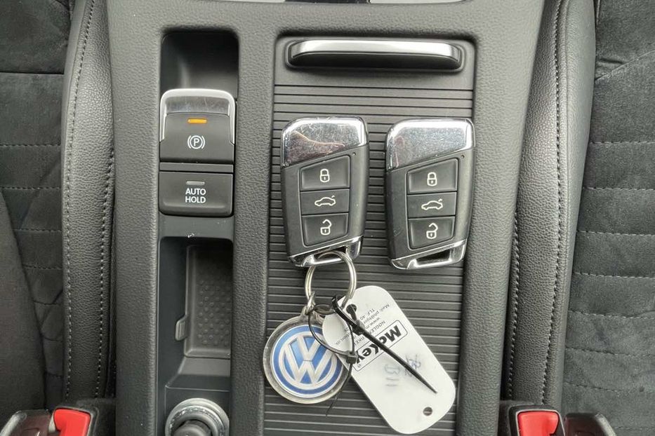 Продам Volkswagen Passat B8 Highline 140 кВт / 190 кс 2018 года в Киеве