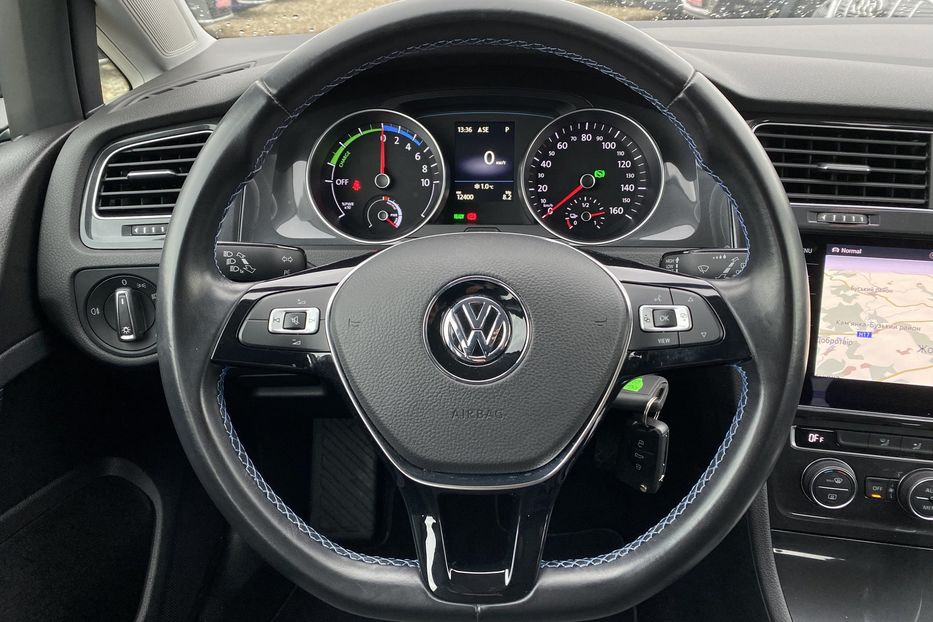 Продам Volkswagen e-Golf 35.8kWh,136к.с./100 кВт+Колеса 2020 года в Львове