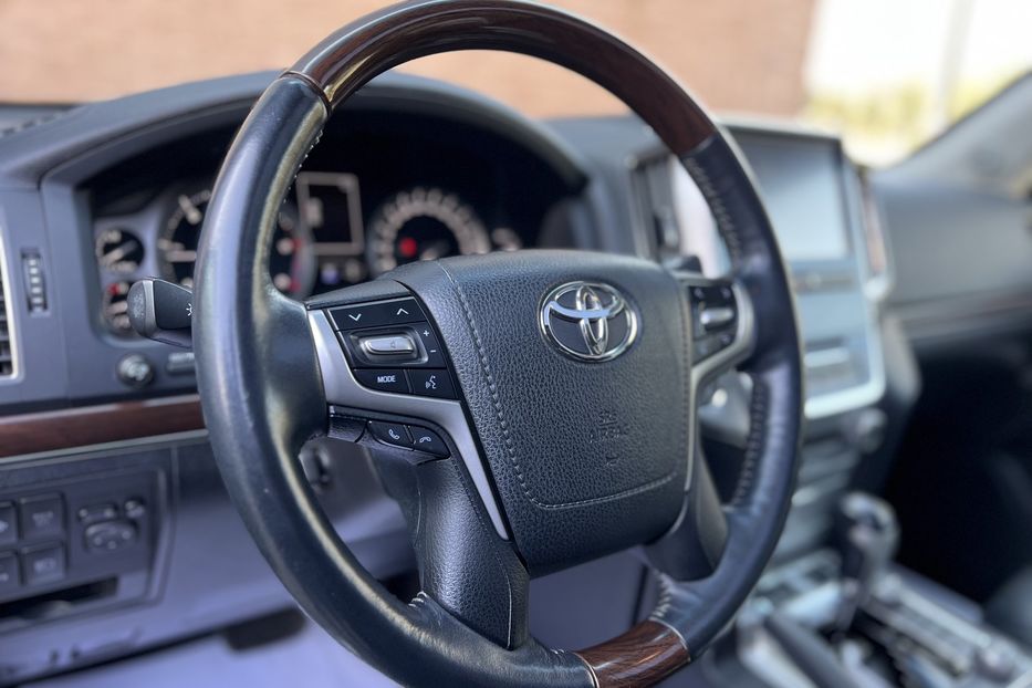 Продам Toyota Land Cruiser 200 Official  2016 года в Одессе