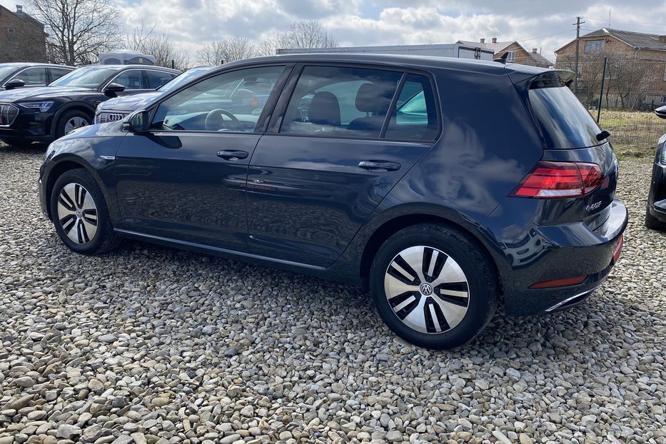 Продам Volkswagen e-Golf 35.8 kWh 100 кВт/136 к.с.  2020 года в Львове