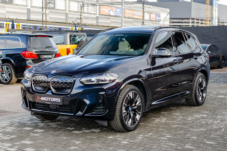 Продам BMW iX3 2022 года в Киеве