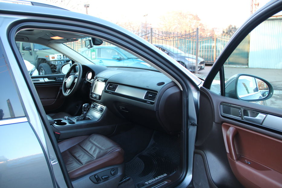 Продам Volkswagen Touareg R-line 3.0 TDI 2013 года в Одессе