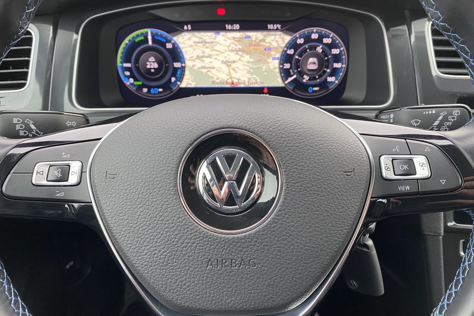 Продам Volkswagen e-Golf 35.8 kWh  Cockpit+Колеса 2021 года в Львове