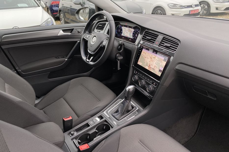 Продам Volkswagen e-Golf 35.8 kWh  Cockpit+Колеса 2021 года в Львове