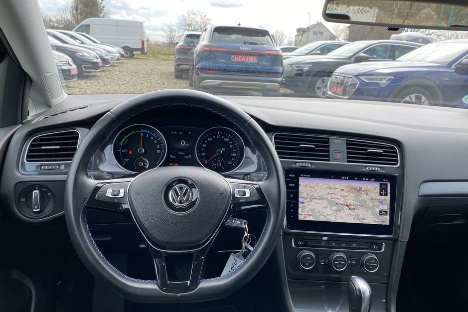 Продам Volkswagen e-Golf  35.8 kWh 100 кВт/136 к.с. 2021 года в Львове