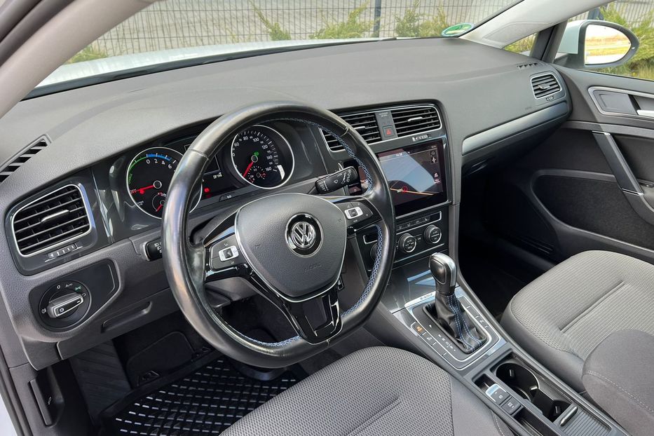 Продам Volkswagen e-Golf CCS Не мальoвaний Тепл Насос 2020 года в Львове