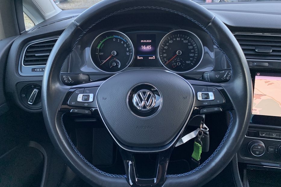 Продам Volkswagen e-Golf Адаптивний круїз 35.8 kWh 2020 года в Львове