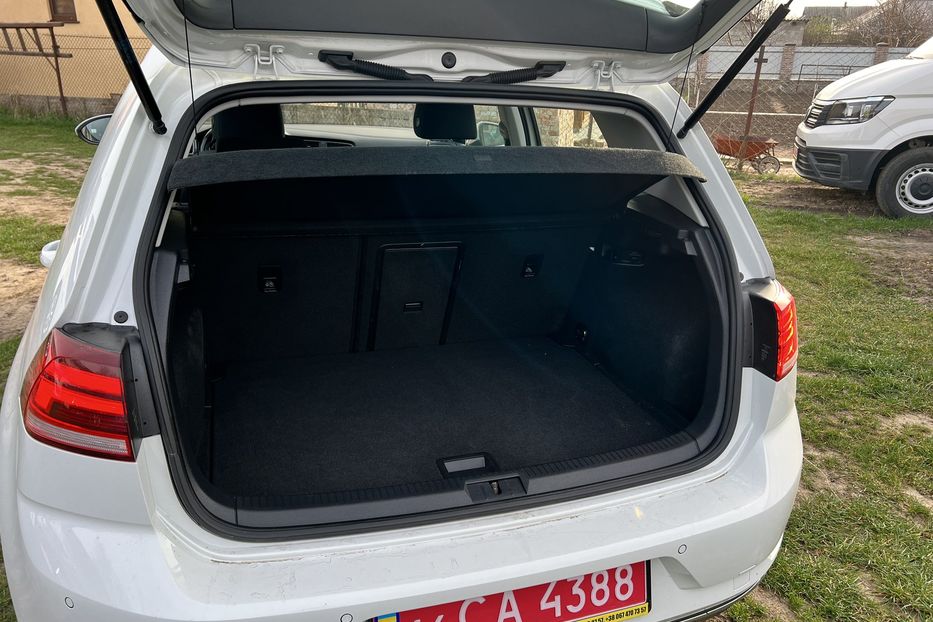 Продам Volkswagen e-Golf CCS та тепловий насос 2020 года в г. Умань, Черкасская область