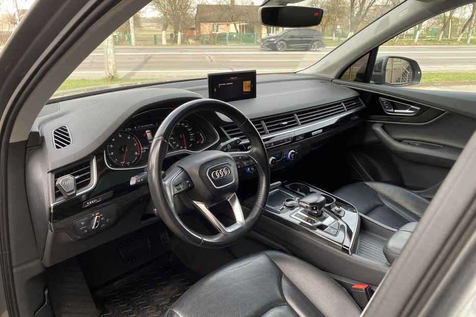 Продам Audi Q7 2015 года в Луцке