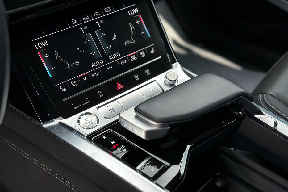 Продам Audi E-Tron Premium Plus 55 2020 года в Черновцах