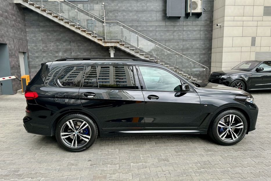 Продам BMW X7 M50D  2020 года в Киеве