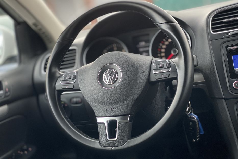 Продам Volkswagen Golf  VI 2011 года в Луцке