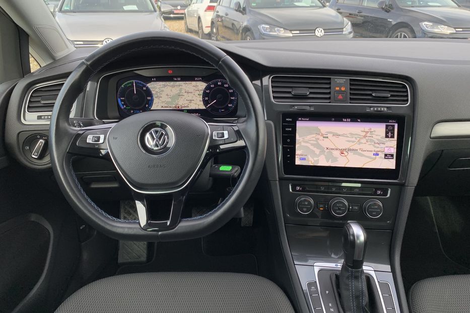 Продам Volkswagen e-Golf Автосвітло , Virtual Cockpit 2020 года в Львове