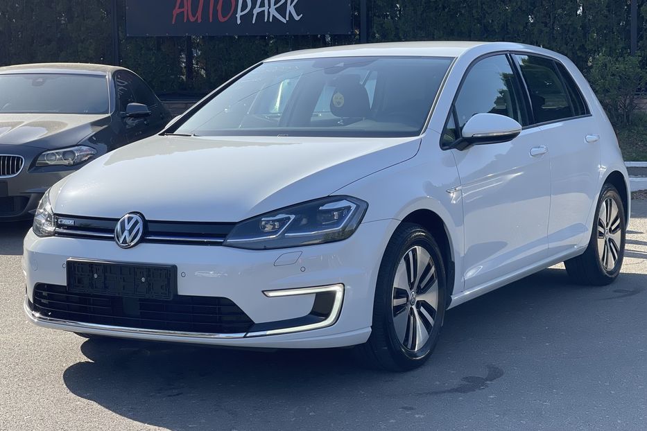 Продам Volkswagen Golf VII E-GOLF 2018 года в Киеве