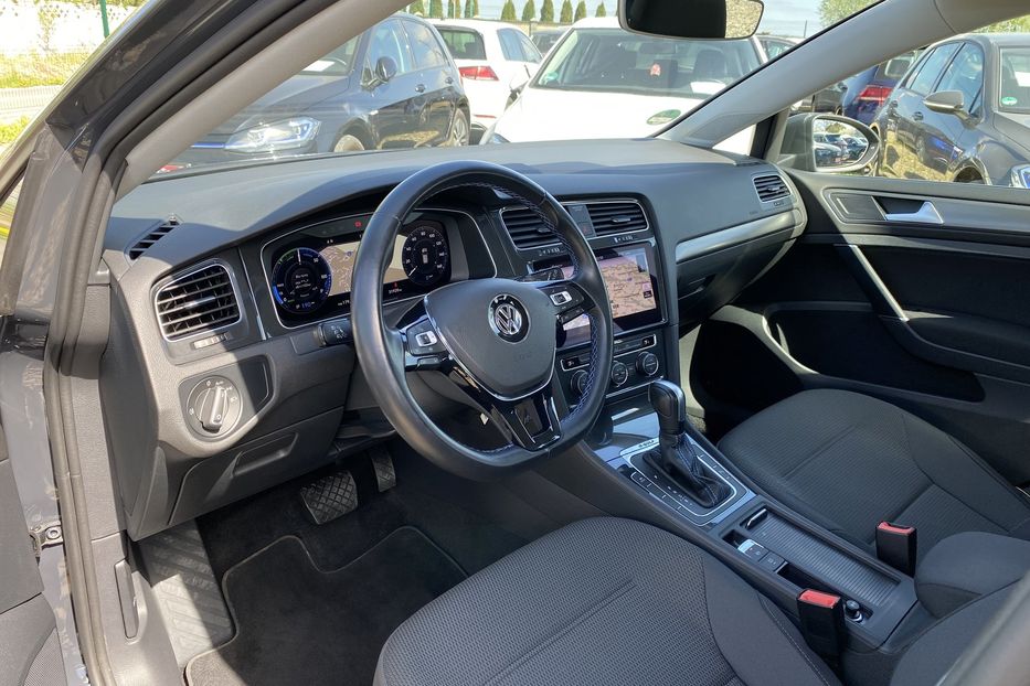 Продам Volkswagen e-Golf 35.8 kWh/136к.с. Круїз,Cockpit 2020 года в Львове