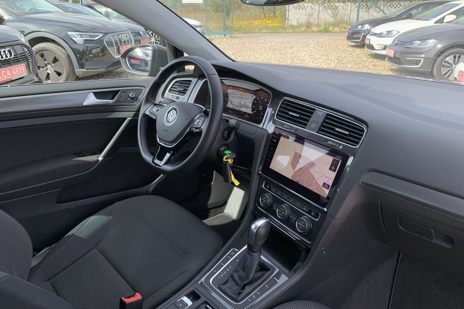 Продам Volkswagen e-Golf Адаптивнийкруїз,Cockpit+Колеса 2020 года в Львове