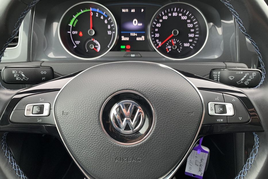 Продам Volkswagen e-Golf 35.8 kWh/136к.с. 2020 года в Львове