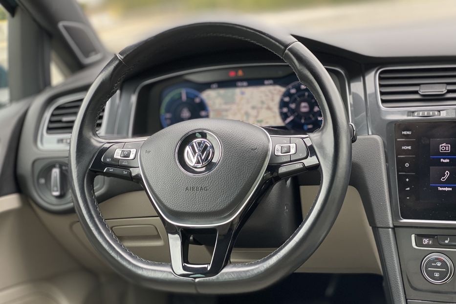 Продам Volkswagen e-Golf 2018 года в Луцке