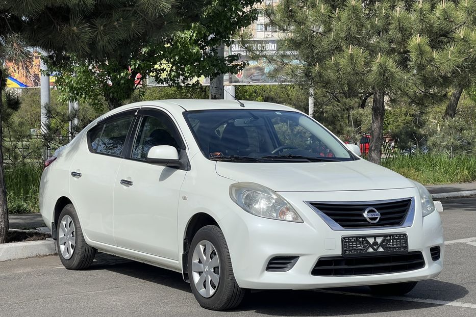 Продам Nissan Versa Automat 2012 года в Одессе