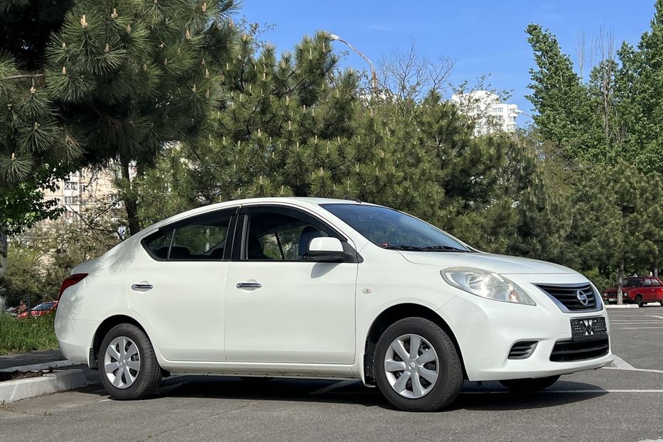 Продам Nissan Versa Automat 2012 года в Одессе