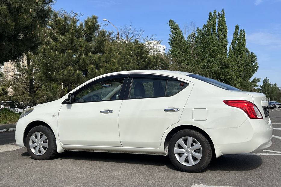 Продам Nissan Versa Automat 2012 года в Одессе